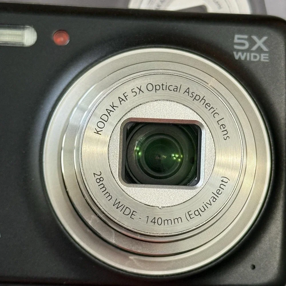 Kodak EasyShare MD55 14MP Digital Camera 5X Zoom Bundle Tested w/ Case & Charger